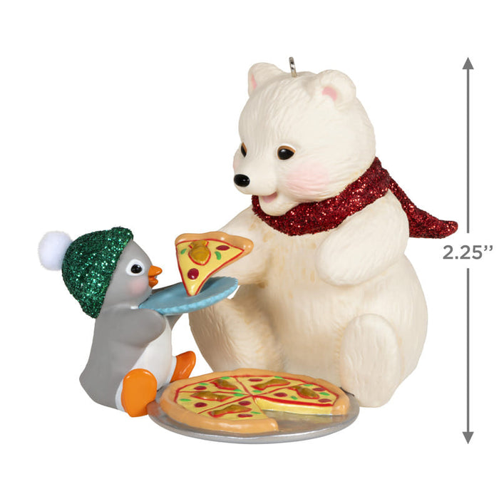 Hallmark Ornamento Snowball and Tuxedo Compartiendo Pizza - Farmacias Arrocha