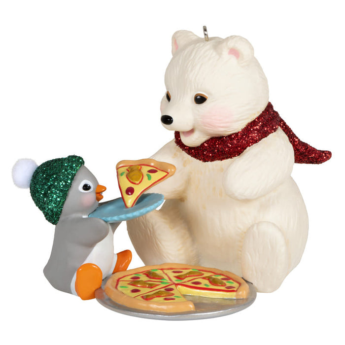 Hallmark Ornamento Snowball and Tuxedo Compartiendo Pizza - Farmacias Arrocha