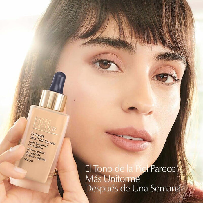 Estée Lauder  Base de maquillaje con suero Futurist Skin Tint con infusión de aceite botánico SPF 20 - Farmacias Arrocha