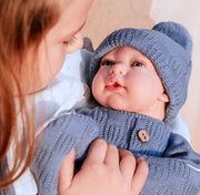 Bebé Reborn Alberto azul con saco de dormir - Farmacias Arrocha