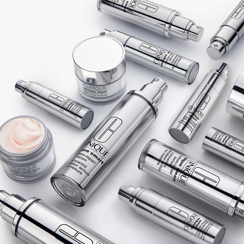 Clinique Crema Humectante Piel Mixta grasa y Grasa Smart™ Antiedad SPF 15 50 ml - Farmacias Arrocha