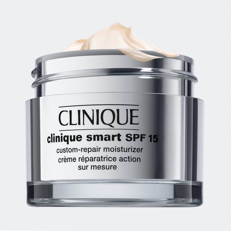 Clinique Crema Humectante Piel Mixta grasa y Grasa Smart™ Antiedad SPF 15 50 ml - Farmacias Arrocha