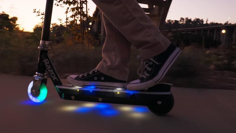 Razor Scooter Eléctrico Tekno - Farmacias Arrocha
